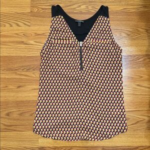 ‼️ Express Sleeveless Top with Geometric Pattern ‼️